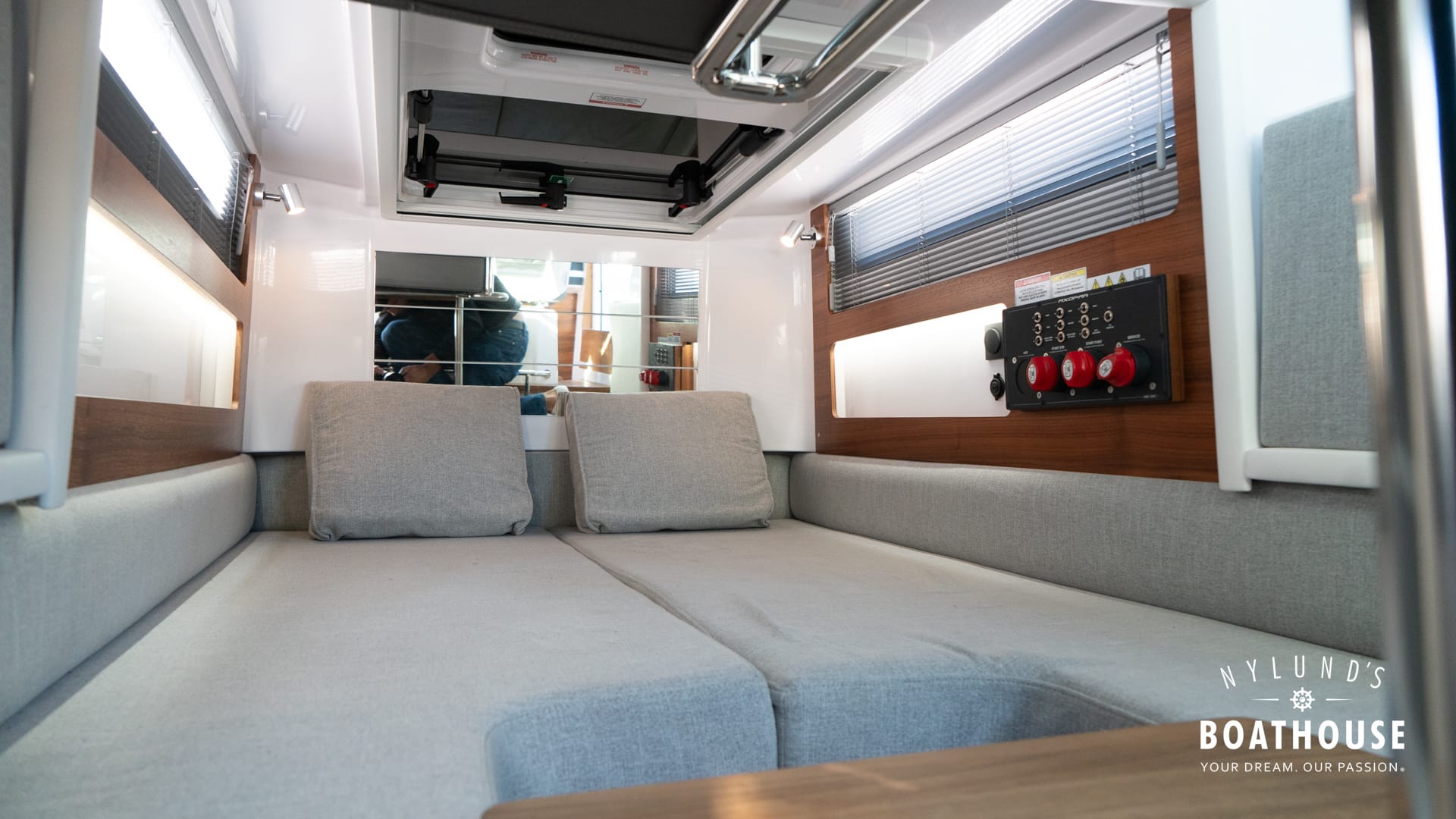 Axopar 28 Cabin - Image 86