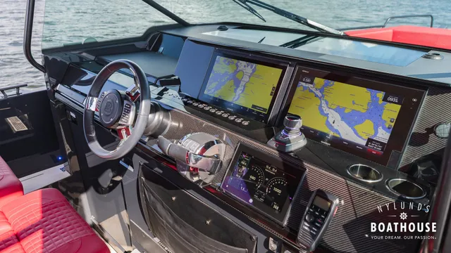 Axopar Brabus Shadow 800 Sun Top — Extérieur