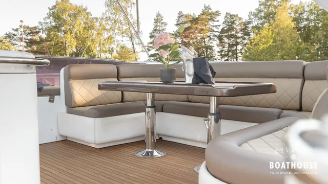 Elegance 68 — Interior