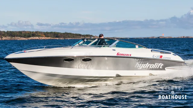 Hydrolift C-31 R Carbon — Cruising