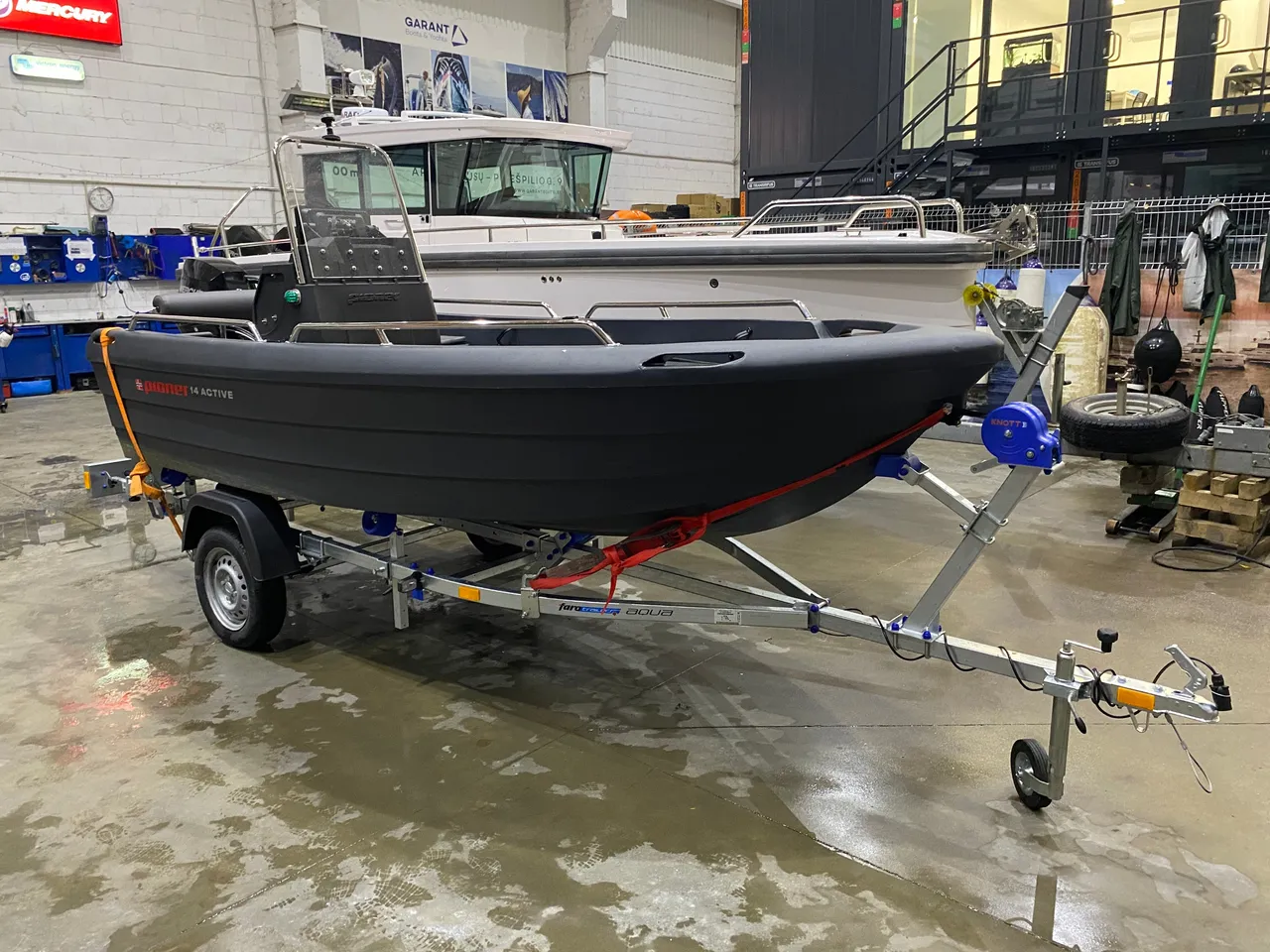 Pioner 14 Active Fisher — Cruising