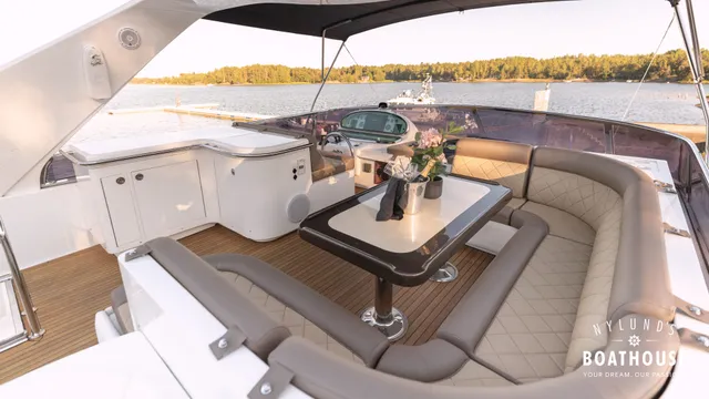 Elegance 68 — Interior