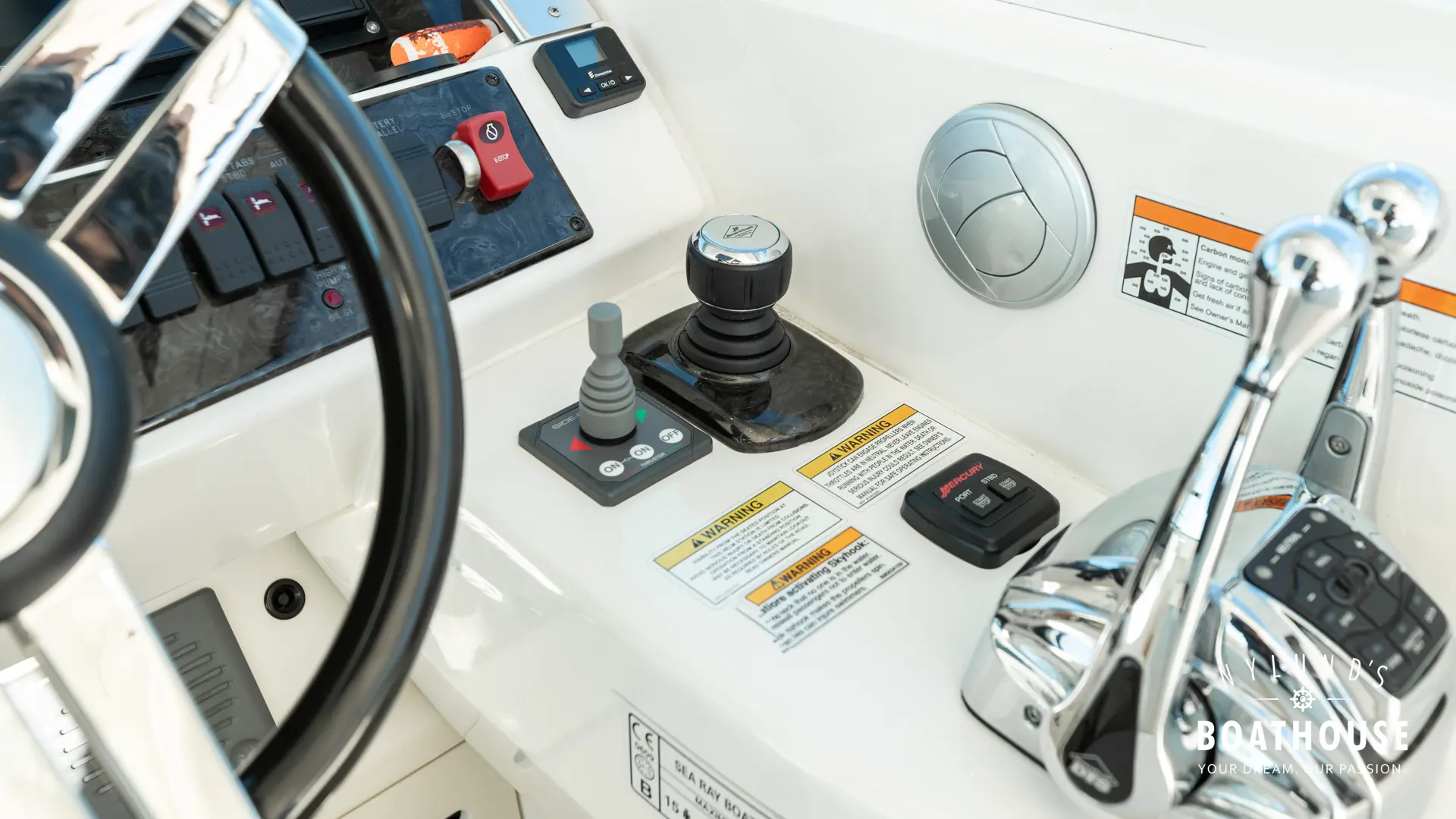 Sea Ray 450 Sundancer - Image 34
