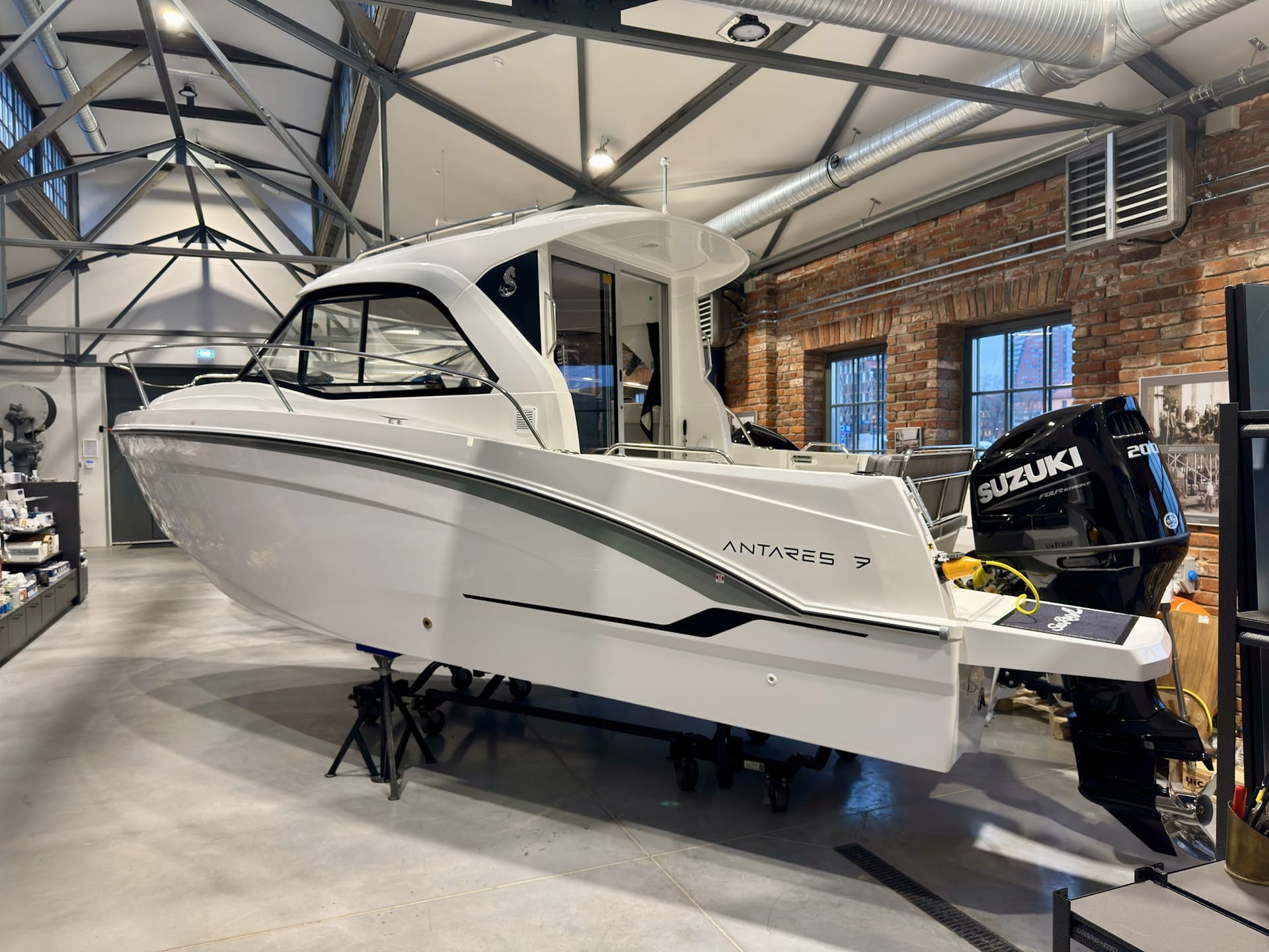 Beneteau Antares 7 - Image 3