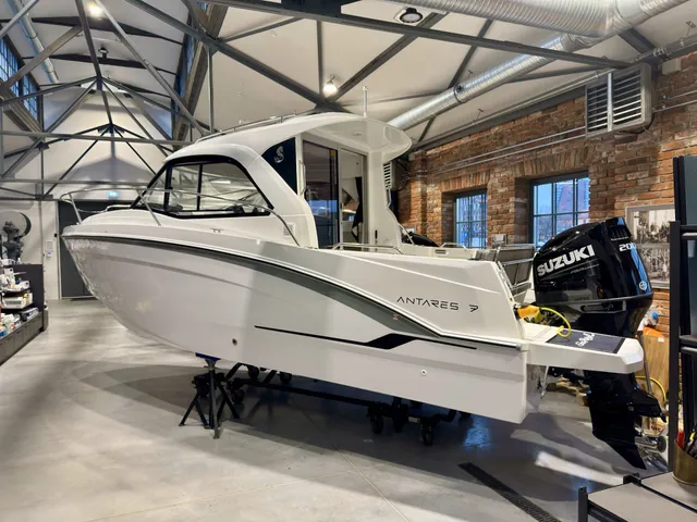 Beneteau Antares 7