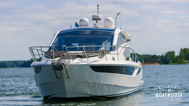 Galeon 430 HTC — Merellä