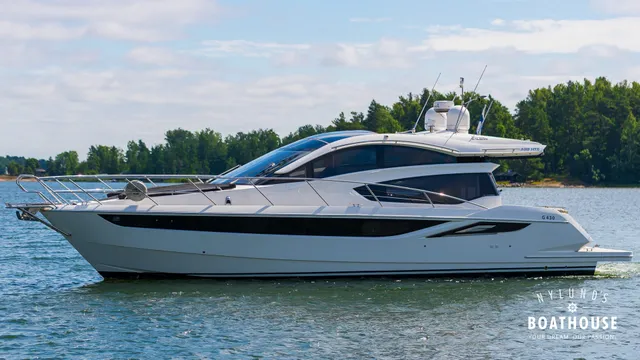 Galeon 430 HTC — Merellä
