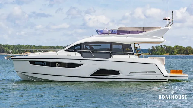 Sealine F430 — Cruising