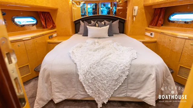 Elegance 68 — Interior