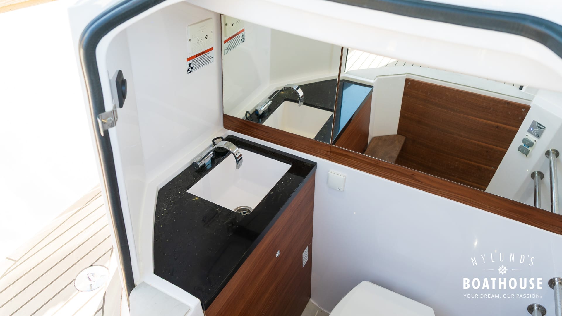 Axopar 28 Cabin - Image 92