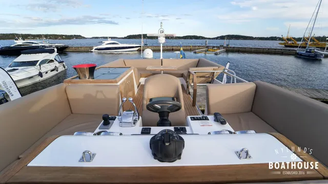 Sealine F46 — Extérieur