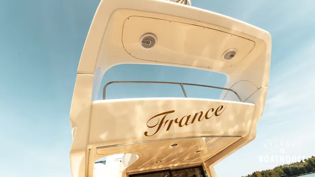 Azimut 42 Fly — Interiör