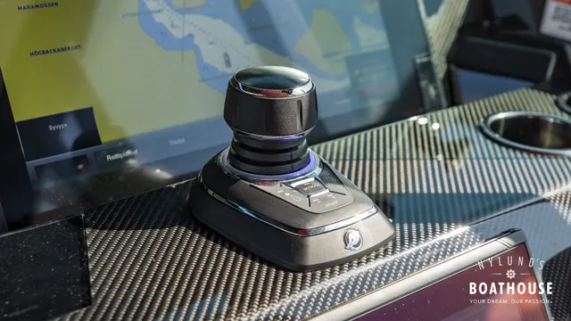 Axopar Brabus Shadow 800 Sun Top — Extérieur