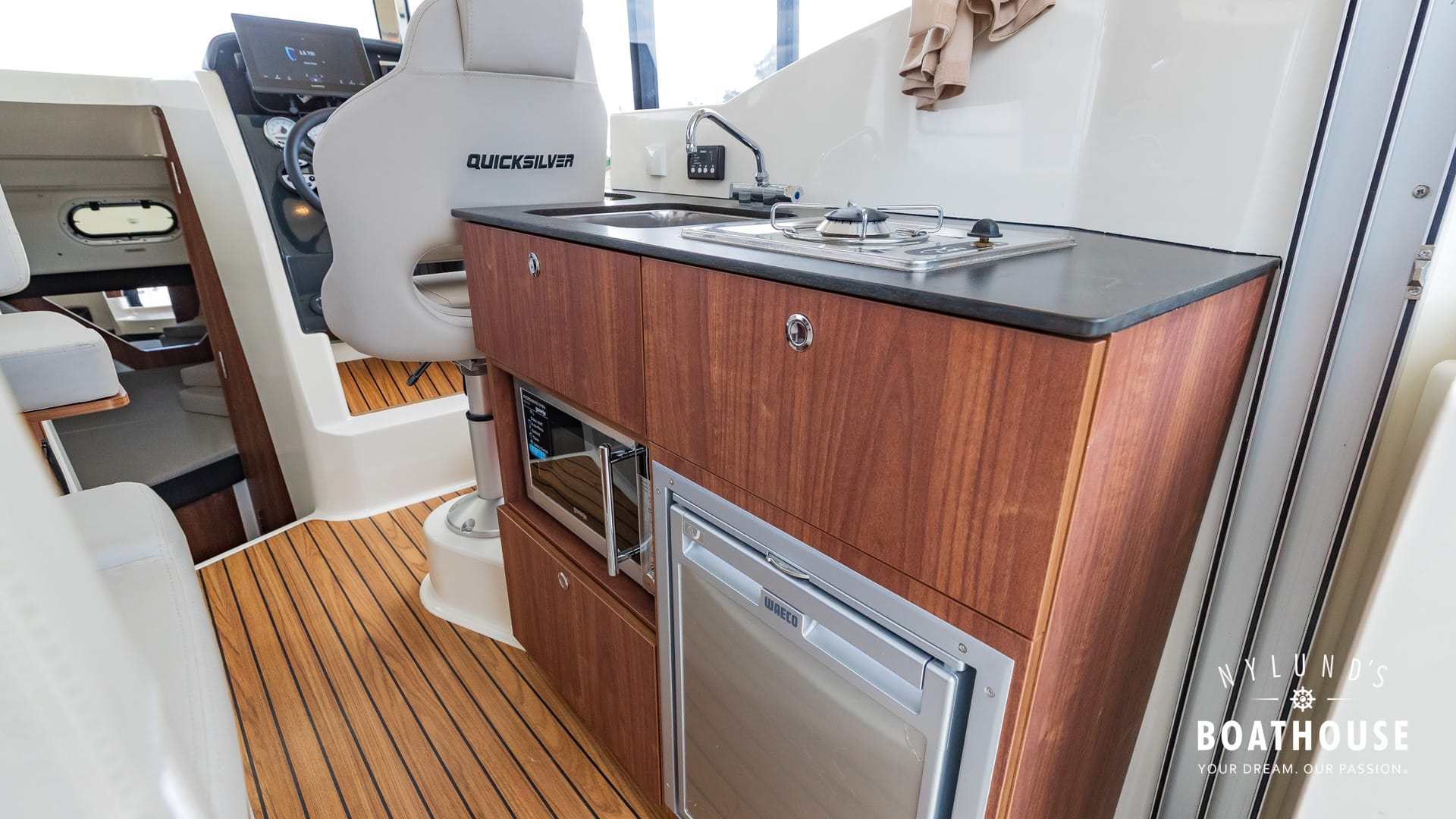 Quicksilver 905 Pilothouse - Image 28