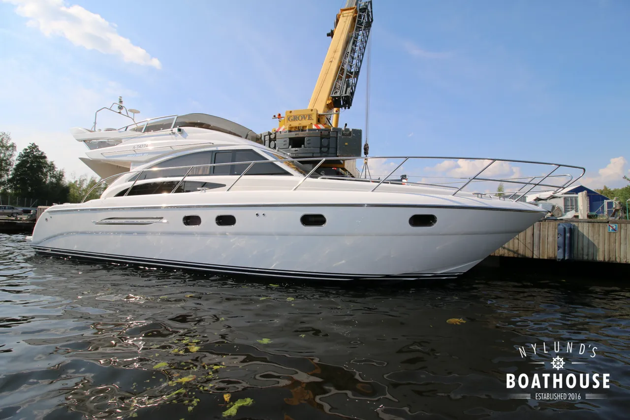Princess P42 — Cruising