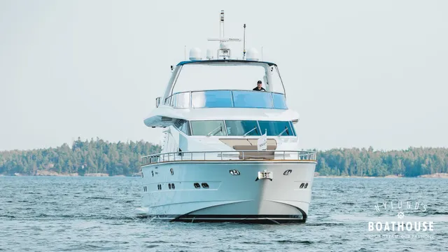 Elegance 68 — Cruising