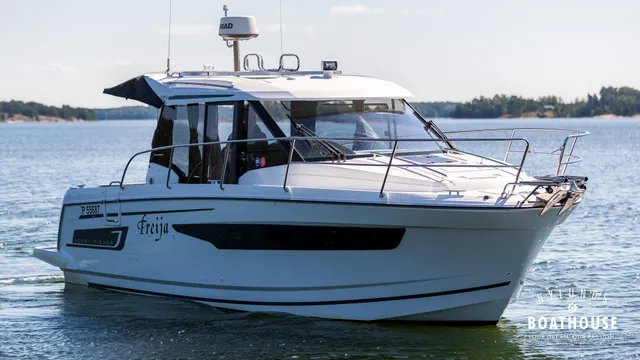 Jeanneau Merry Fisher 895 Cruiser — Cruising