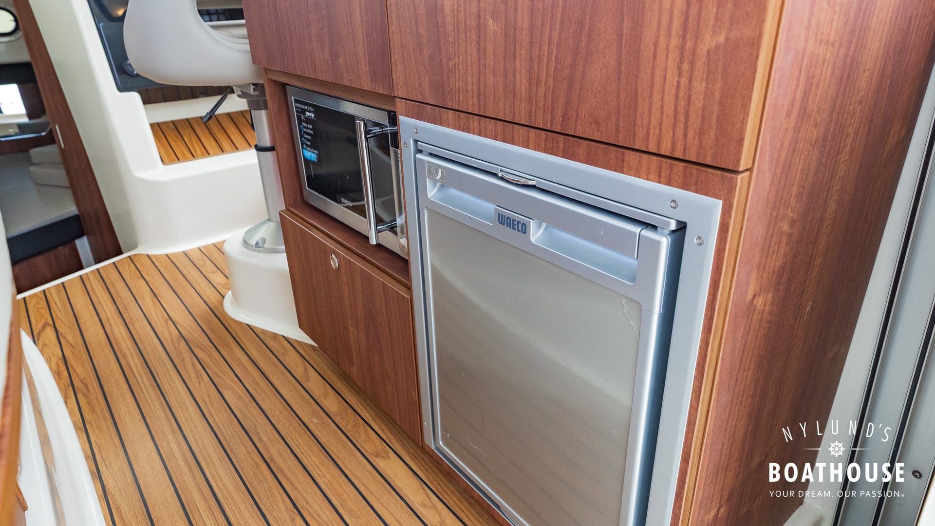 Quicksilver 905 Pilothouse - Image 30