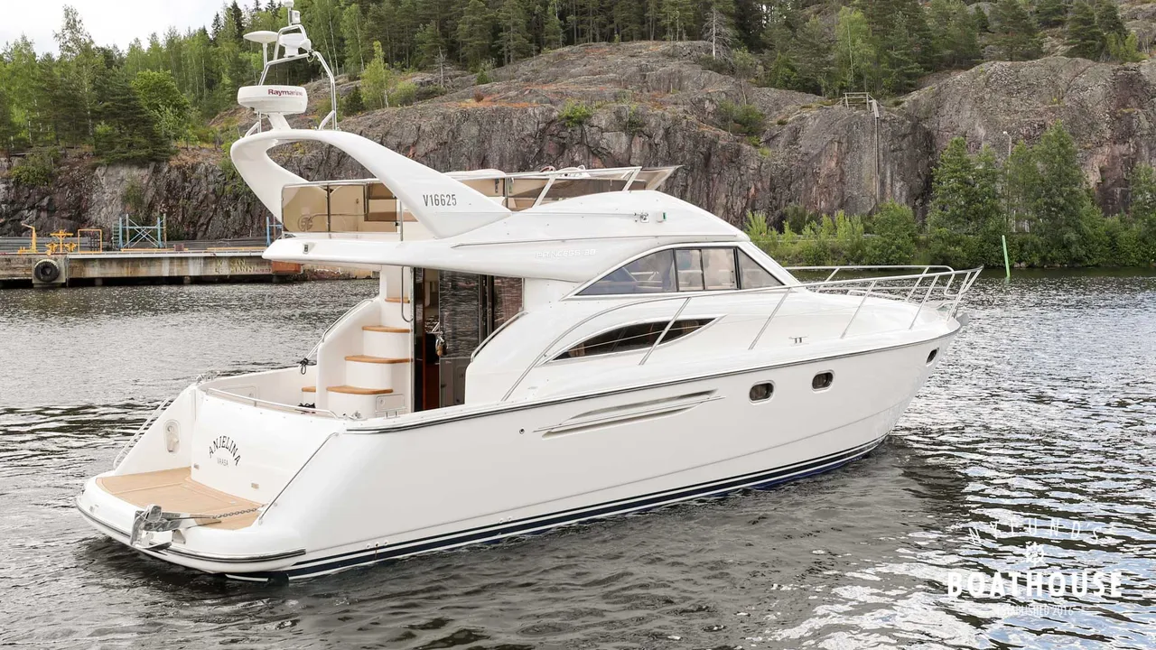 Princess 38 — Cruising