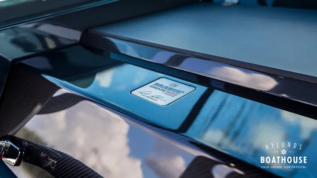 Axopar Brabus Shadow 800 Sun Top — Extérieur