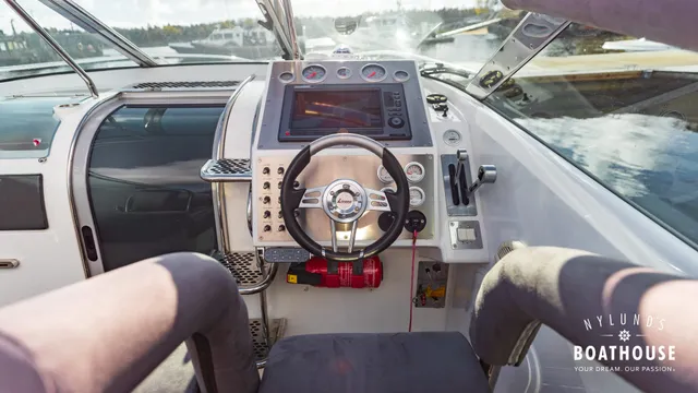 Hydrolift C-31 R Carbon — Exterior