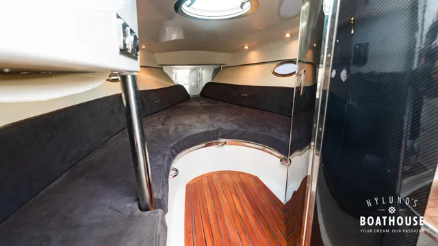 Hydrolift C-31 R Carbon — Interior
