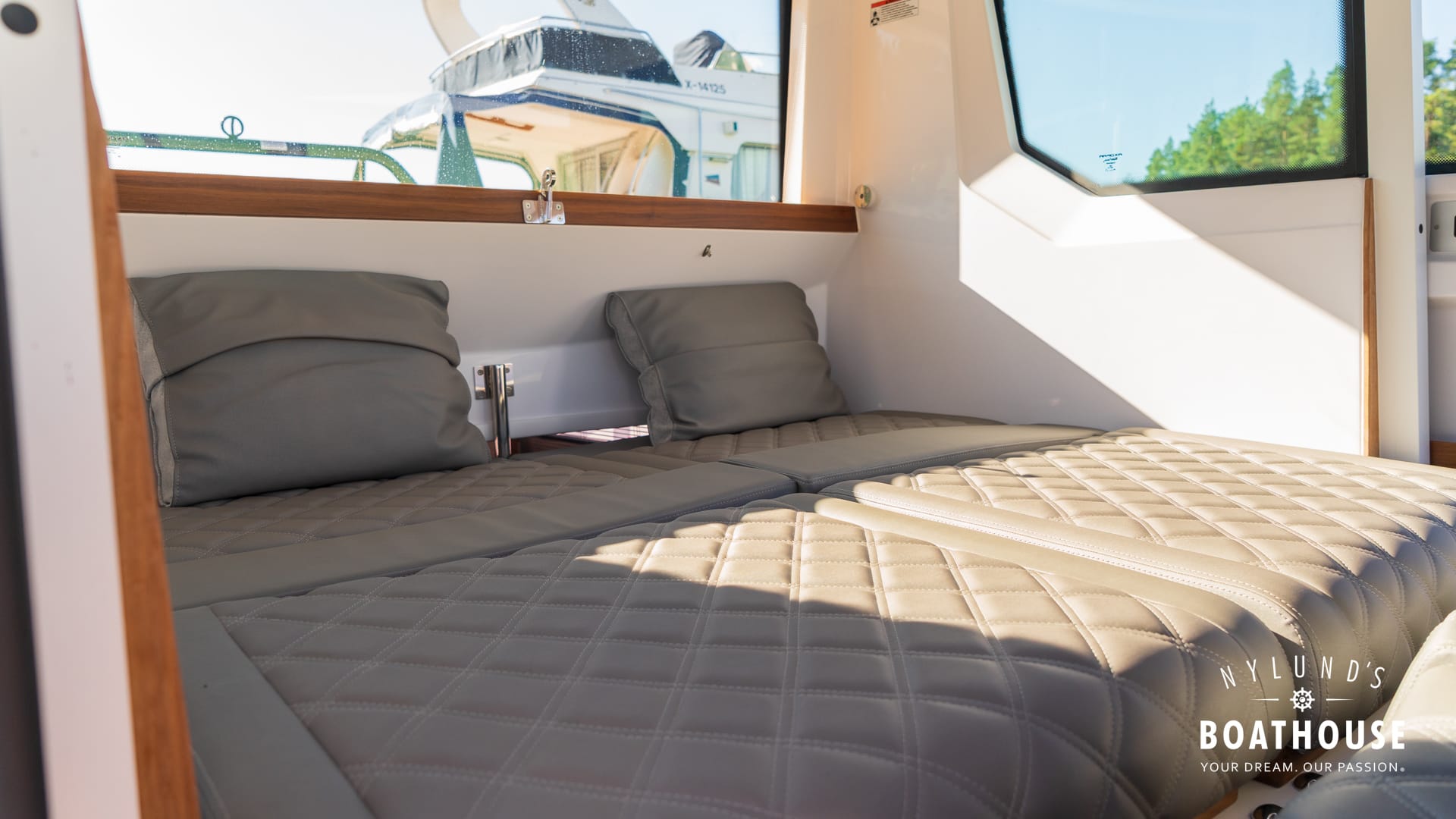 Axopar 28 Cabin - Image 98