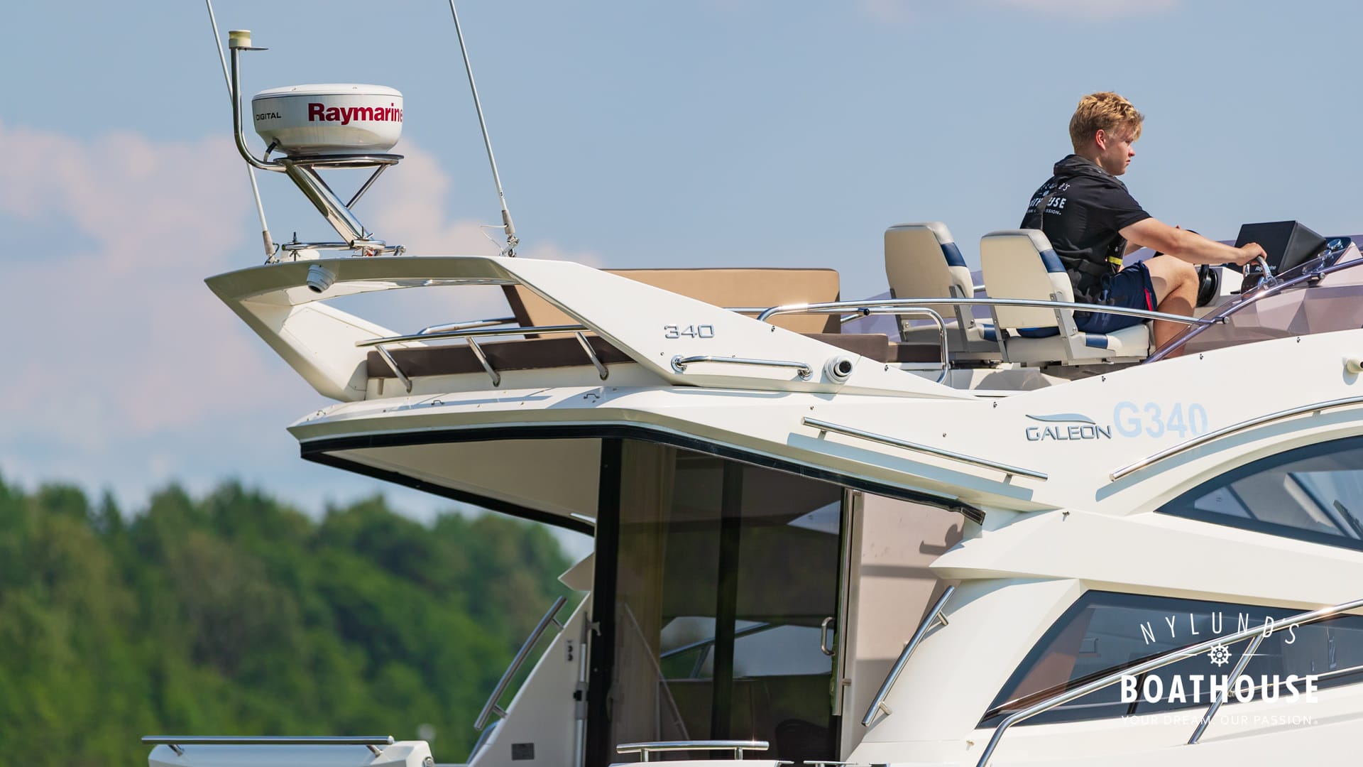 Galeon 340 Fly - Image 13