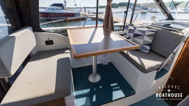 Jeanneau Merry Fisher 895 Cruiser — Interior