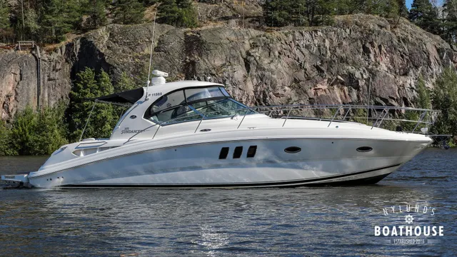 Sea Ray 395 Sundancer — Cruising