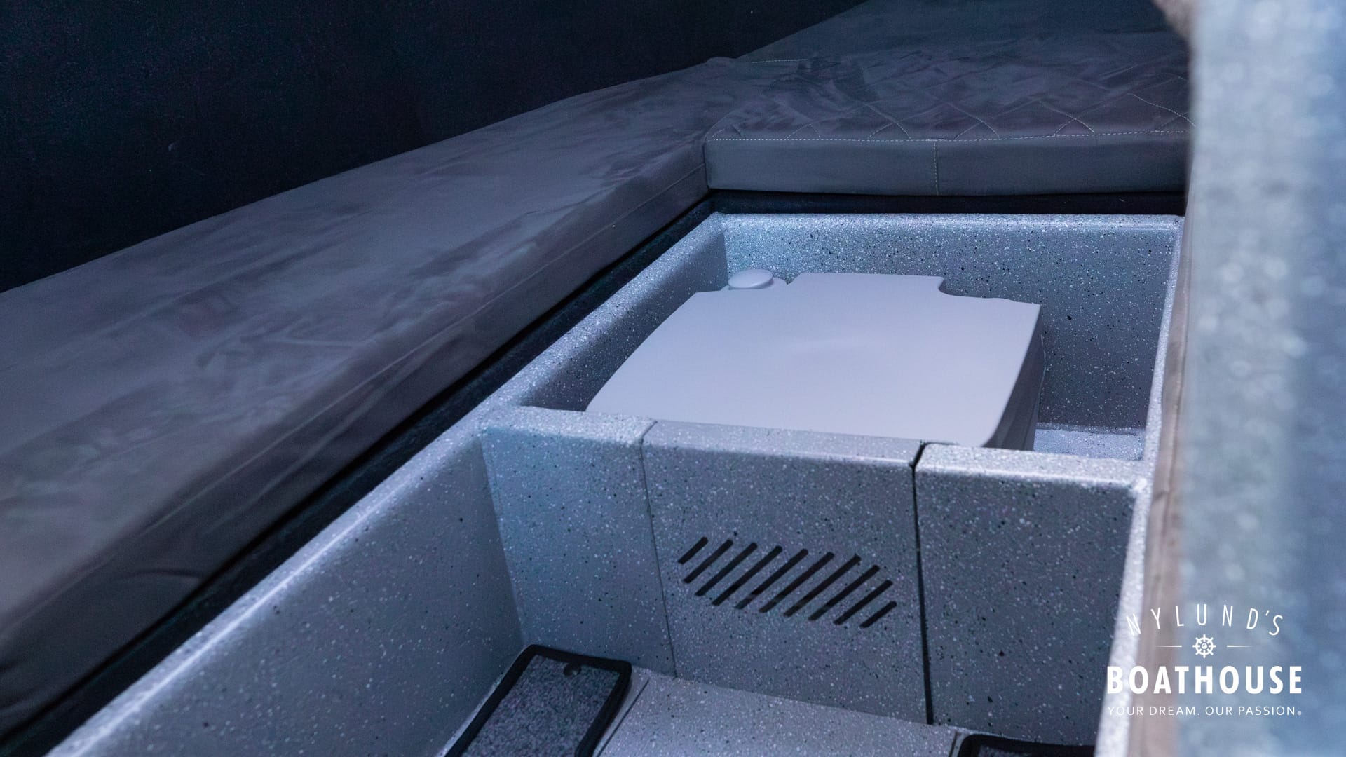 Vboats Voyager 700 Cabin - Image 34