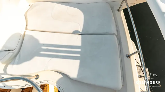 Azimut 42 Fly — Exteriör