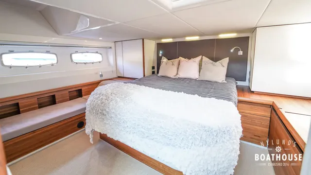 Sealine F46 — Intérieur
