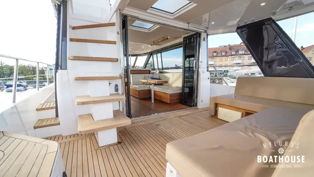 Sealine F46 — Intérieur