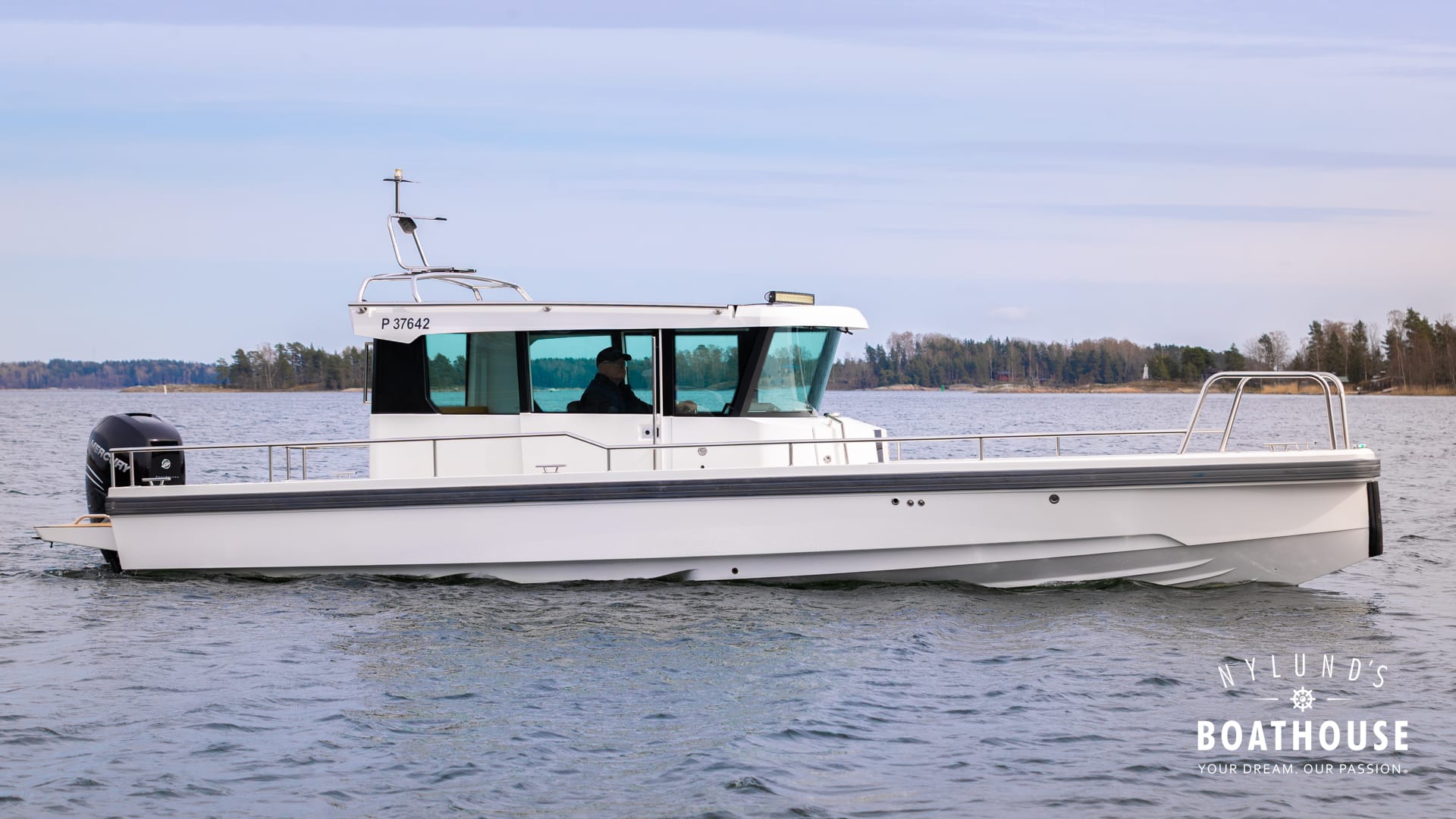 Axopar 28 Cabin - Image 1