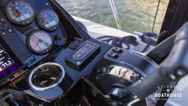 Jeanneau Merry Fisher 895 Cruiser — Exterior