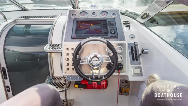 Hydrolift C-31 R Carbon — Exterior