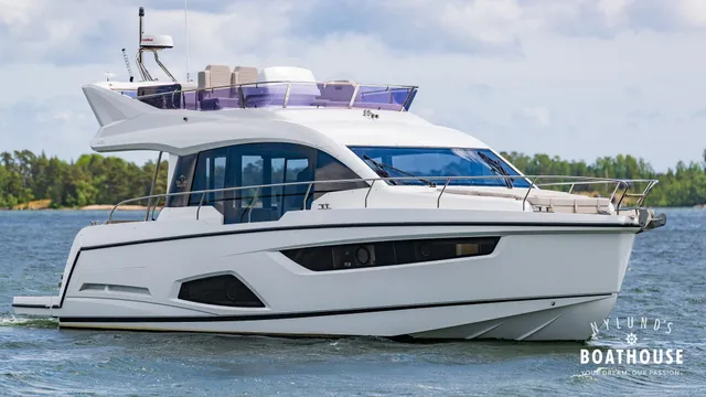 Sealine F430 — Cruising
