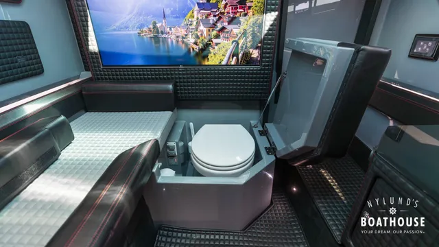 Axopar Brabus Shadow 800 Sun Top — Intérieur