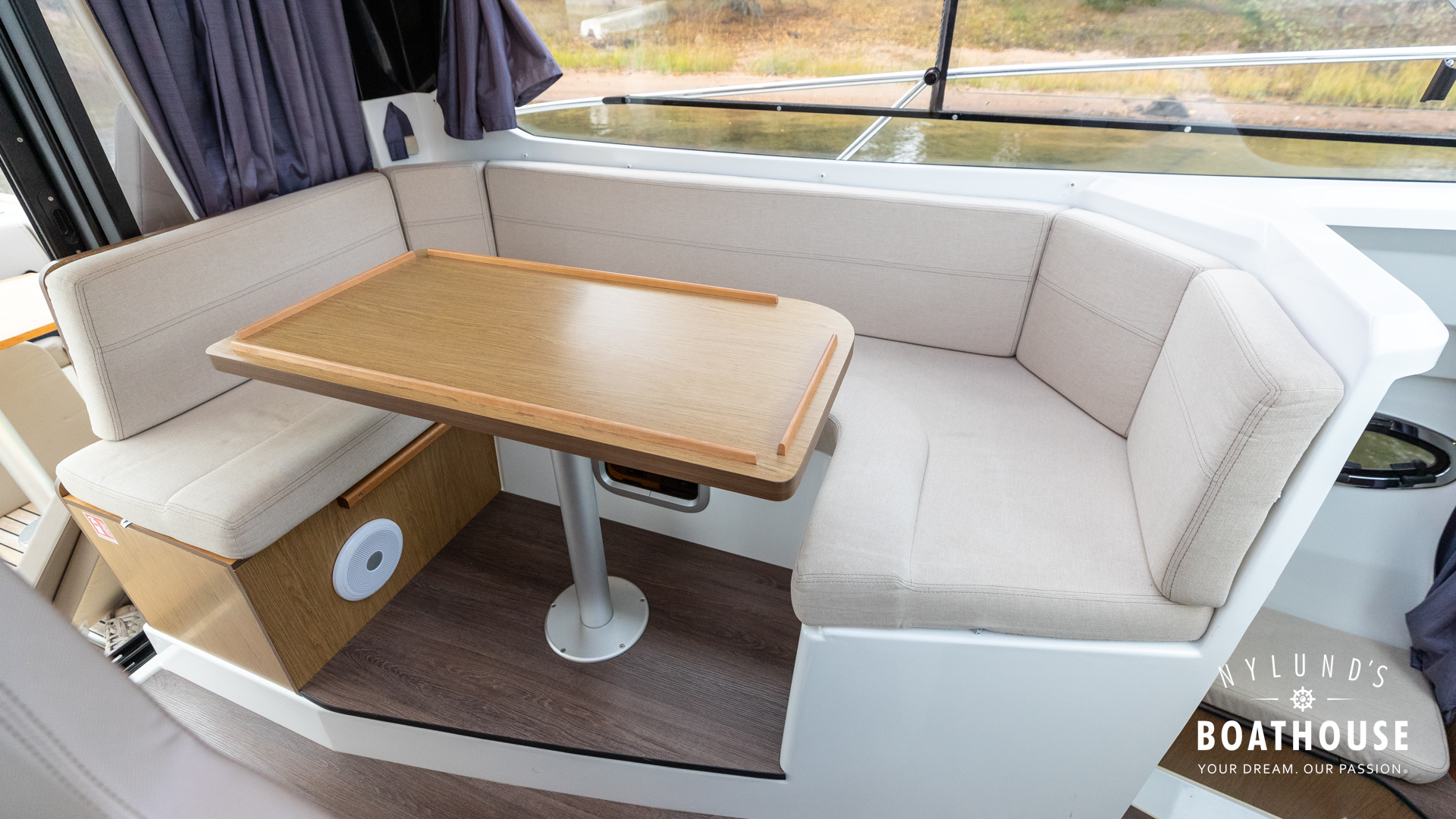 Beneteau Antares 8.80 OB - Image 18