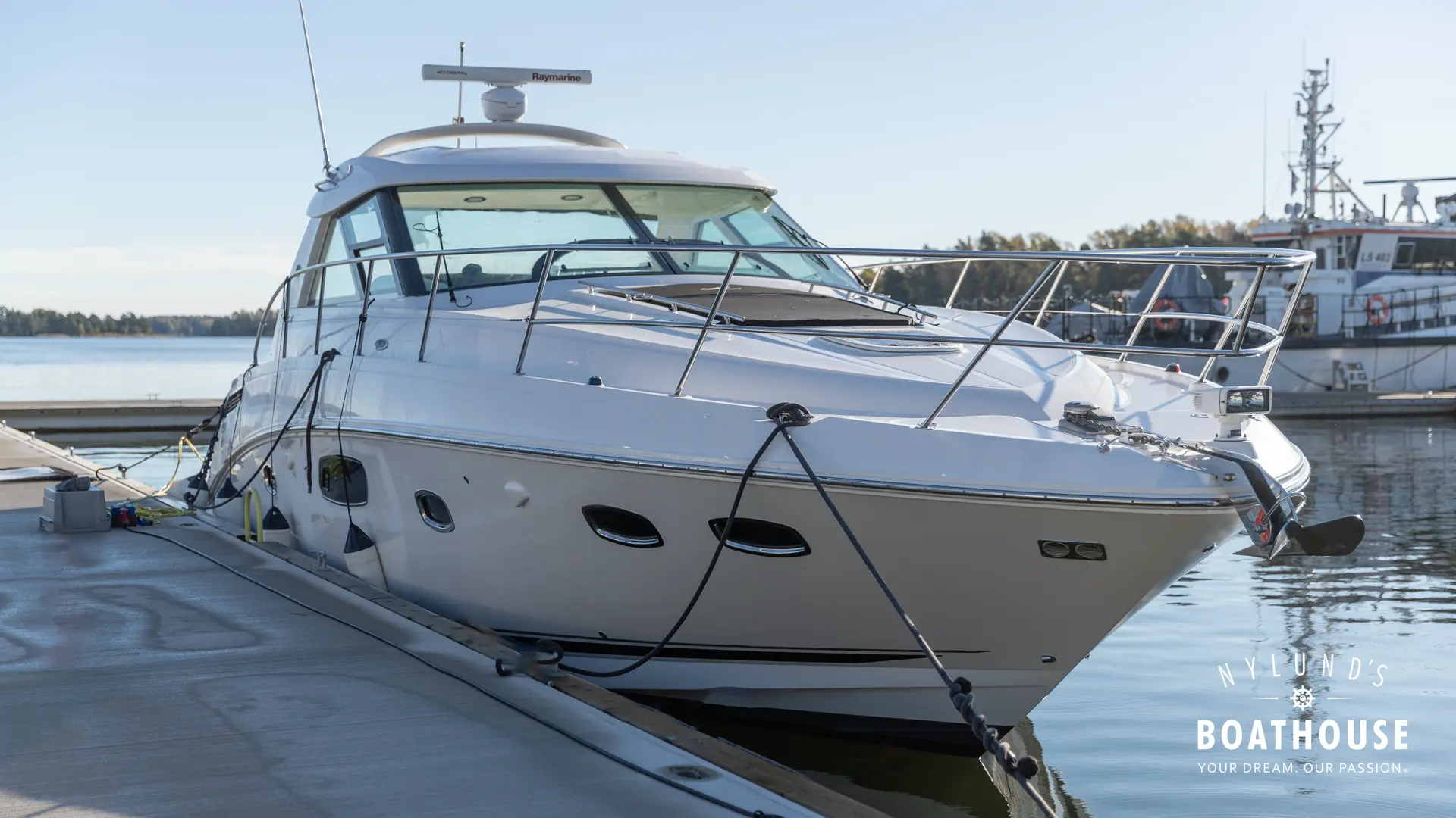Sea Ray 450 Sundancer - Image 7