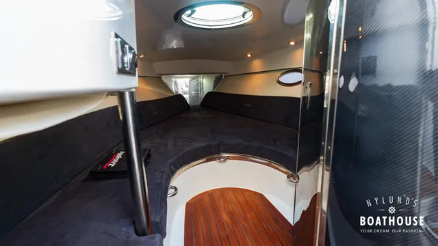 Hydrolift C-31 R Carbon — Interior