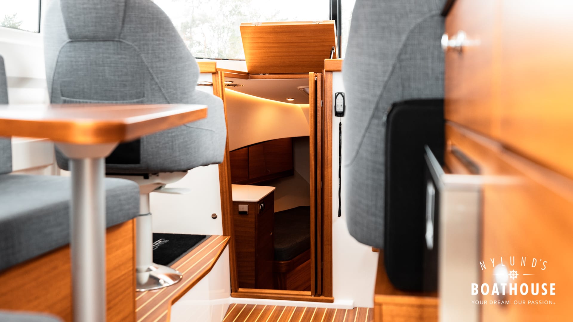 Paragon 31 Cabin - Image 52
