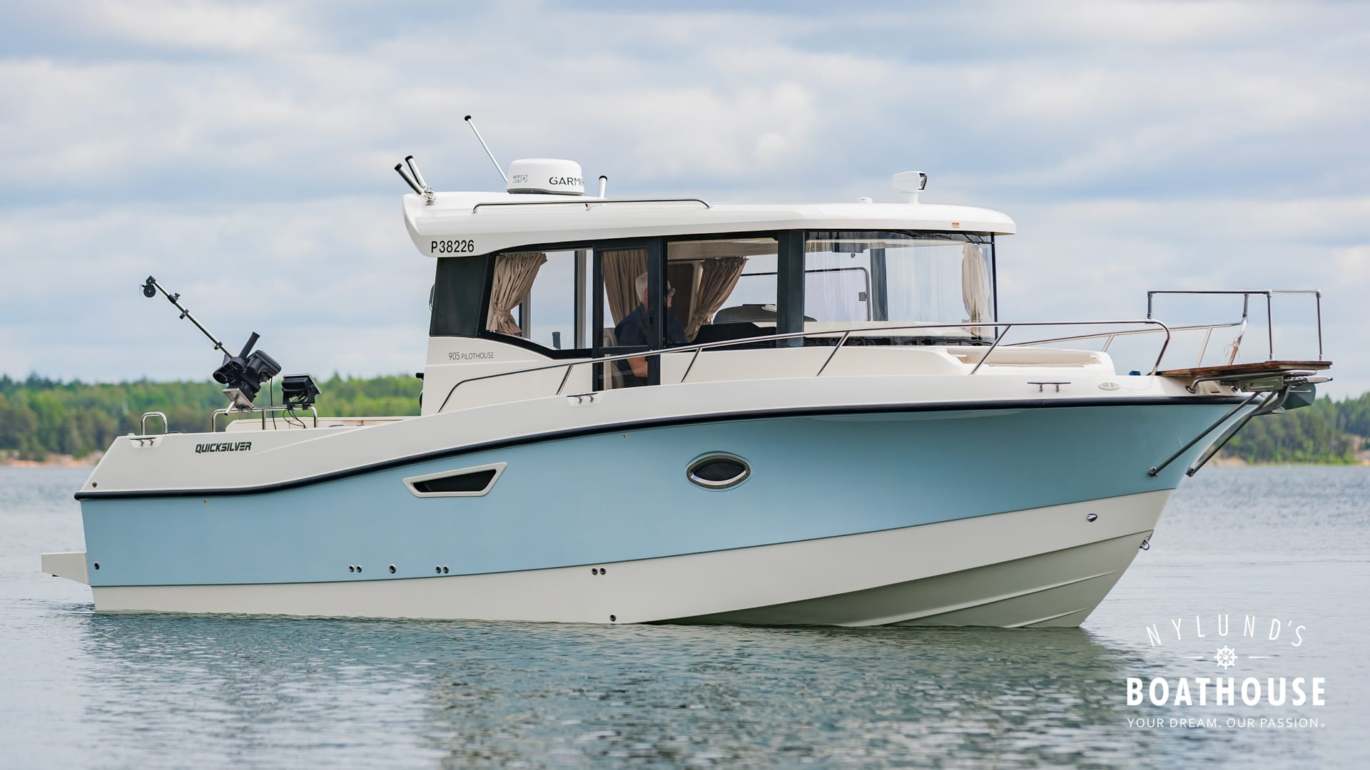 Quicksilver 905 Pilothouse - Image 3