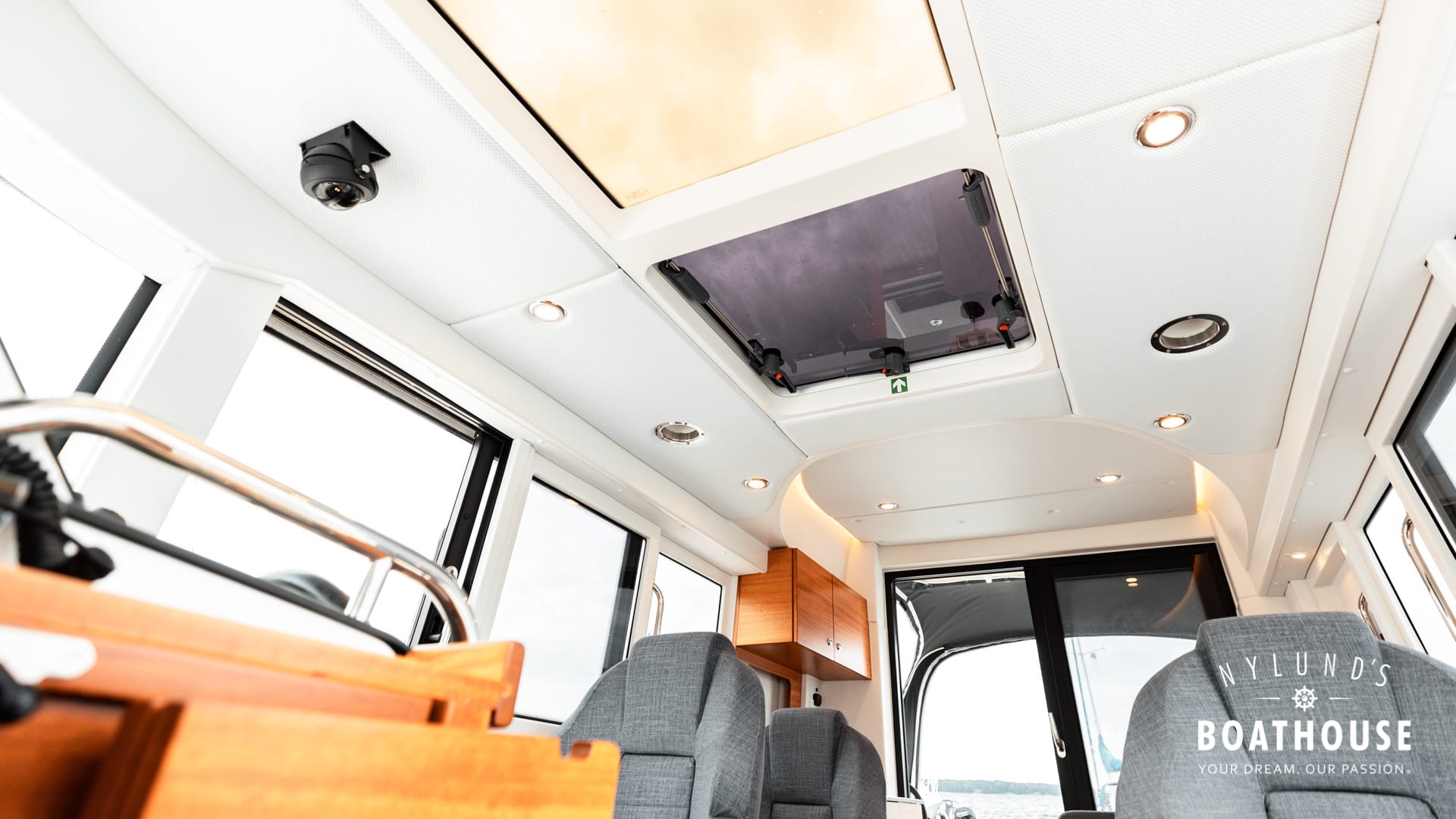 Paragon 31 Cabin - Image 90