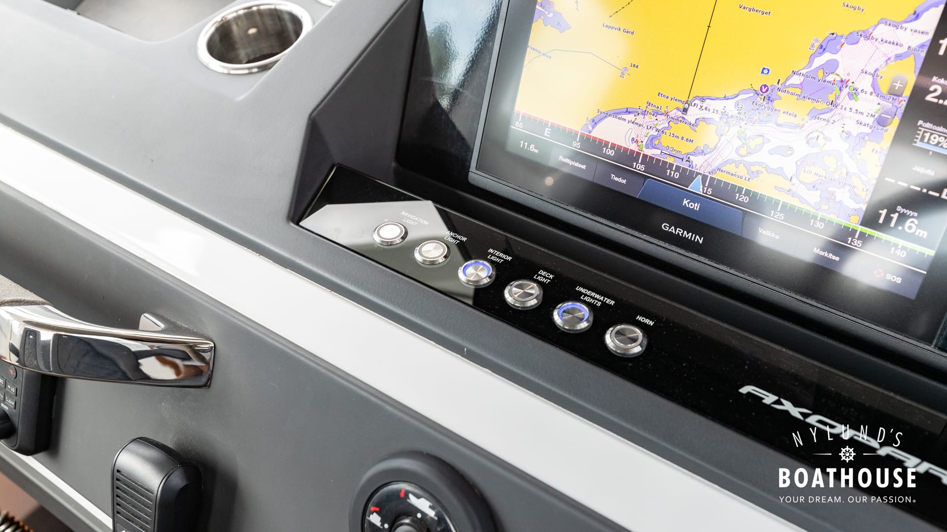 Axopar 28 Cabin - Brabus Line - Image 45