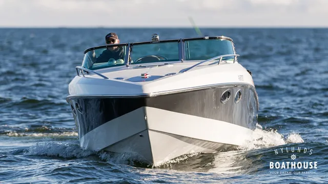 Hydrolift C-31 R Carbon — Cruising