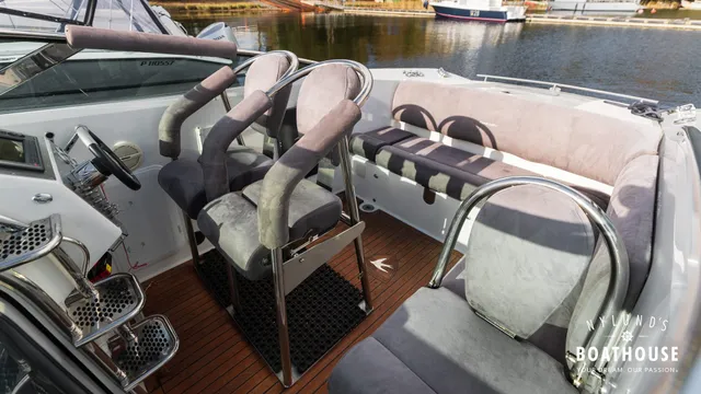 Hydrolift C-31 R Carbon — Exterior