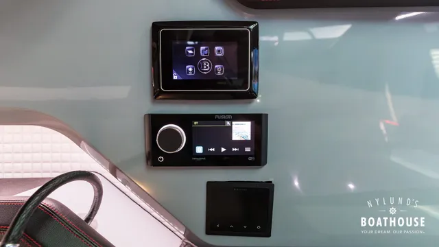 Axopar Brabus Shadow 800 Sun Top — Intérieur