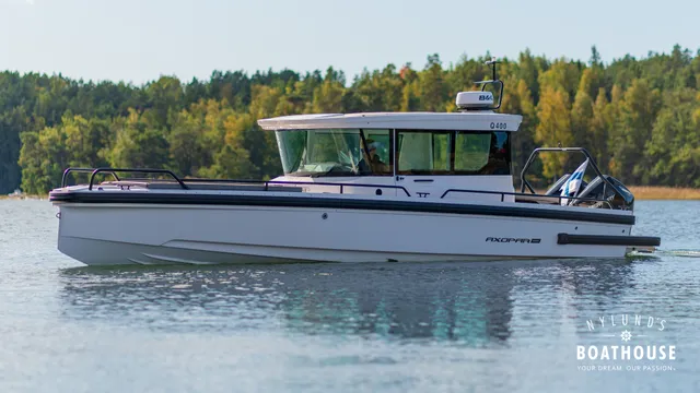 Axopar 28 Cabin — Merellä